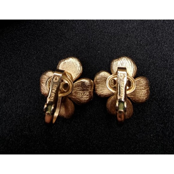 Vintage CROWN TRIFARI 1960s Gold Flower Clip-On Earrings Elegant Floral Design R - Picture 6 of 6
